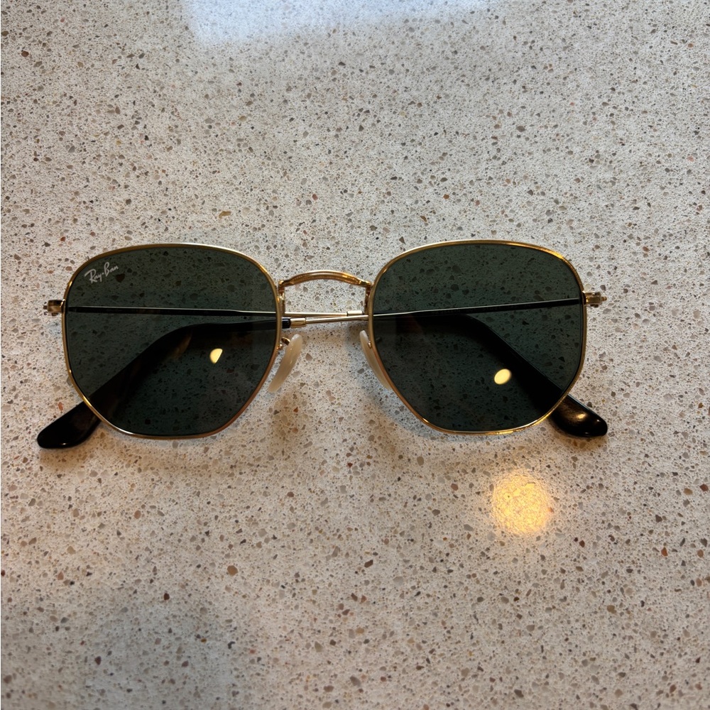Ray and wire sunglasses